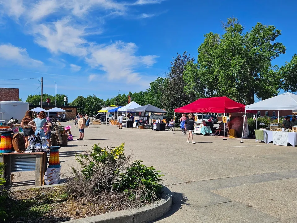 Shoppers peruse a vendor market in western Nebraska.
